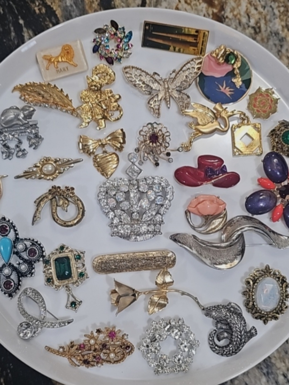 30 Piece Brooch Bundle